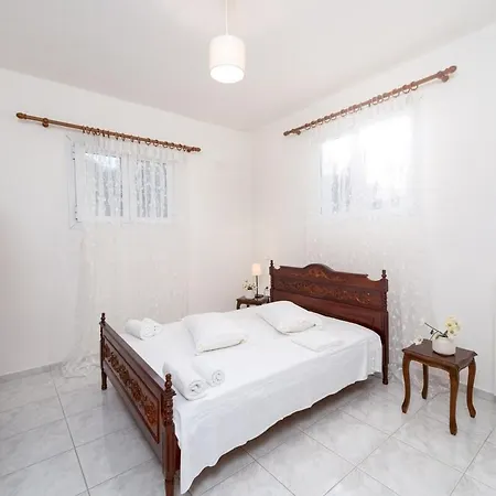 Sainis 5 - Cozy For Four People With Full Kitchen